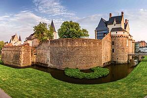 Ein Schloss in der französischen Stadt Nantes