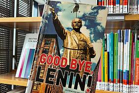 Ein Foto von einem Buch mit dem Titel Goodbye Lenin