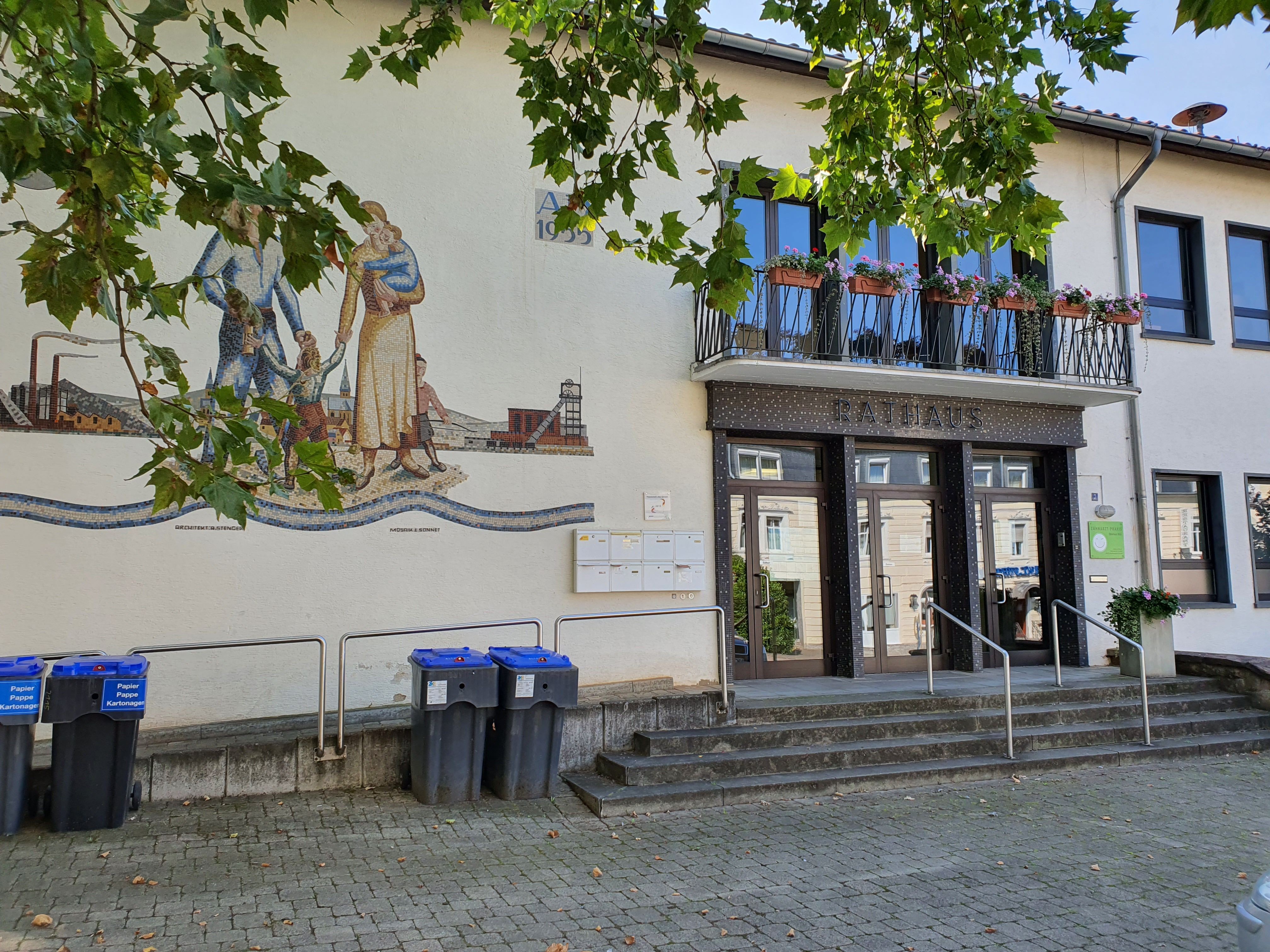 Rathaus Altenkessel, Front